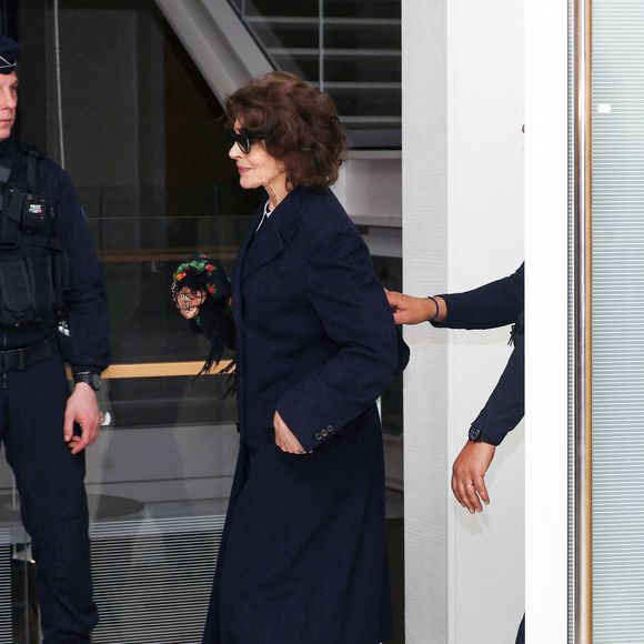 Fanny Ardant au procès de Gérard Depardieu pour agressions sexuelles sur deux femmes lors d'un tournage de film en 2021, au tribunal correctionnel de Paris le 26 mars 2025. © Denis Guignebourg / Bestimage