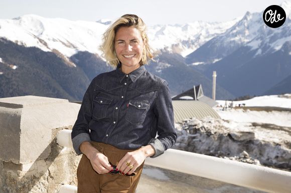 Elle essaie néanmoins de prendre du recul sur certaines préoccupations du quotidien.

Alessandra Sublet pour Handi Gang - Photocall lors de la 24ème édition du Festival des Créations TV de Luchon. Le 10 février 2022
© Christophe Aubert via Bestimage