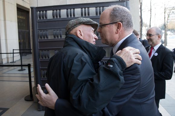 Exclusif - Le prince Albert II de Monaco et Sebastiao Salgado - Le prince Albert II de Monaco visite l'exposition du photographe Sebastiao Salgado au musée de l'homme à Paris le 21 février 2019. © Cyril Moreau/Bestimage