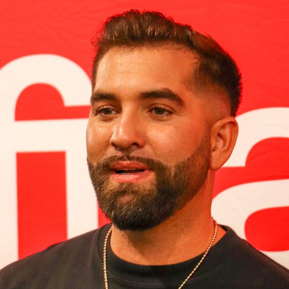 Exclusif - Kendji Girac en séance de dédicaces à l'occasion de la sortie de son nouvel album '"Vivre'" à la FNAC Croix-Blanche de Sainte-Geneviève-des-Bois, le 4 octobre 2024. © Agence / Bestimage