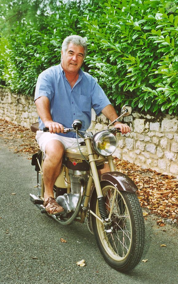 La photo d'archive du 18 août 2006 de Georges Pernoud, producteur et animateur de l'émission Thalassa. Photo par Simonet/ANDBZ/ABACACAPRESS.COM