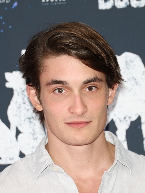 Aurélien Enthoven : après l'obtention de son diplôme, le fils de Carla Bruni de nouveau en vadrouille à l'étranger