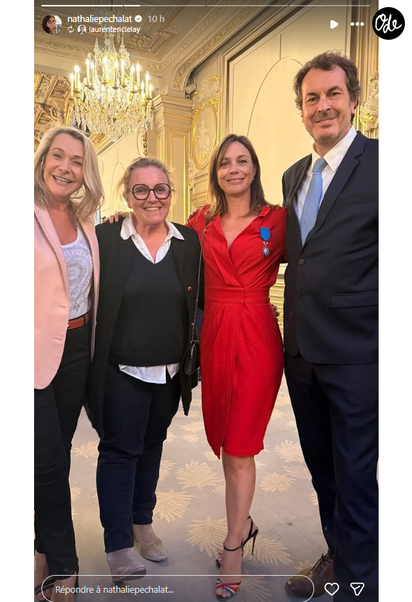 Pour cette consécration, l'ex-championne de 42 ans a fait sensation dans un look ultra-chic. 

Nathalie Péchalat décorée à l'Elysée