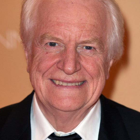 Cette blessure bouleverse temporairement son agenda professionnel.

André Dussolier - Dîner d'ouverture du 67ème festival de Cannes, le 14 mai 2014. BORDE-MOREAU / BESTIMAGE