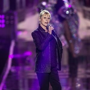 Portrait de la semaine de l’émission "50’ Inside" de TF1 ce samedi 4 octobre 2025, celle qui a bercé la jeunesse de toute une génération a été amenée à prendre la parole sur un sujet très intime, sans y parvenir.

La chanteuse Dorothée - Emission "Bercy fête ses 30 ans - Le concert anniversaire" diffusée le 4 décembre 2015 sur TF1 en prime-time à l'AccorHotels Arena à Paris, le 4 décembre 2015. © Veeren/Moreau/Bestimage