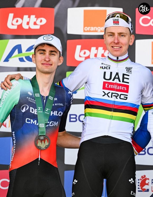 Le Français Paul Seixas (équipe Decathlon CMA CGM), le Slovène Tadej Pogacar (équipe UAE Team Emirates-XRG), photographiés sur le podium à l'issue de l'épreuve masculine élite de la course cycliste d'un jour Liège-Bastogne-Liège, le 26 avril 2026.  Photo : ABACAPRESS.COM