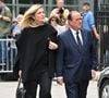 D'autant que cet événement populaire incontournable attire désormais une foule immense de curieux et de touristes étrangers.

Julie Gayet et François Hollande en la basilique Sainte-Clotilde à Paris, le 12 juin 2026. 

© Jacovides / Liewig / Bestimage