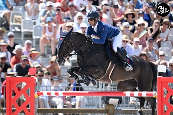 Olivier Perreau sur Himalaya du Temple lors du prix Eiffel Challenge présenté par Région Ile de France lors de la 12ème édition du Longines Paris Eiffel Jumping au pied de la Tour Eiffel sur le Champ-de-Mars à Paris, France le 21 juin 2026

© Perusseau / Veeren / Bestimage