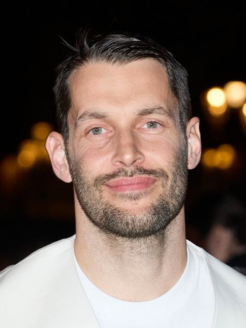 Simon Porte Jacquemus : Sa prestigieuse adresse parisienne bouclée par les pompiers à seulement quelques jours de son défilé événement