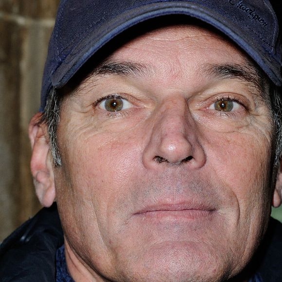 Isabelle Ithurburu a ensuite cité l’humoriste, qui était déjà revenu sur son physique par le passé. “Entre les tifs, les valises et les ratiches, si on fait les comptes, j’ai l’équivalent d’une fermette en Normandie sur la gueule”, a-t-elle rappelé, amusée par cette remarque.

Laurent Baffie assiste a la presentation du programme theatral du debut d'annee 2016 au theatre Le Palace a Paris, France le 30 Novembre 2015. Photo par Aurore Marechal/ABACAPRESS.COM