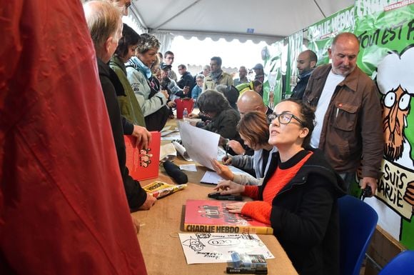 La dessinatrice Coco (Corinne Rey) - Fête de l'Humanité 2015 dans le Parc de la Courneuve à Paris et hommage aux dessinateurs de Charlie Hebdo, le 13 septembre 2015.