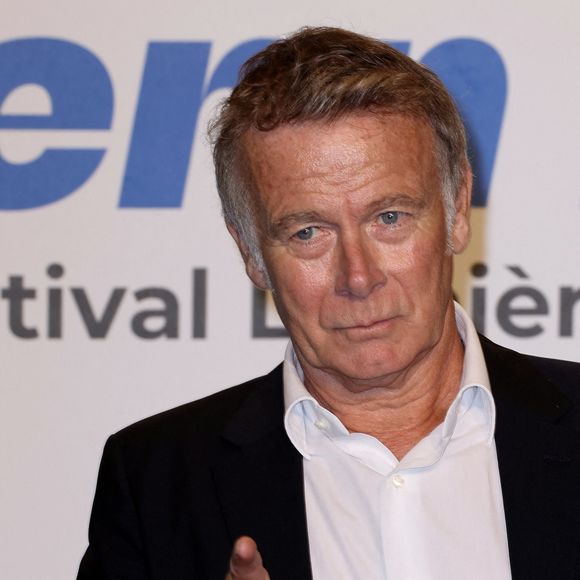 Comme le rapportent nos confrères du "Parisien", la Fondation GoodPlanet de Yann Arthus-Bertrand a organisé une vente caritative exceptionnelle en partenariat avec Drouot Estimations et l’acteur. 

Franck Dubosc - Photocall de la cérémonie  d'ouverture du 17ème Festival Lumière à la Halle Tony Garnier à Lyon, le 11 octobre 2025. 
© Dominique Jacovides / Bestimage