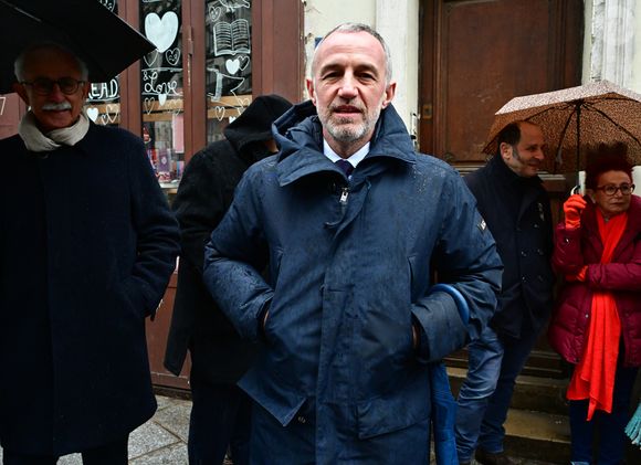 Emmanuel Grégoire lors de l'inauguration la place Shimon Peres dans le Marais à Paris, France, le 18 février 2026. © Christian Liewig/Bestimage