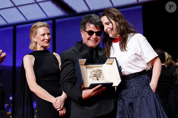 Cate Blanchett, Jafar Panahi (Palme d’Or pour “Un simple accident” ), Juliette Binoche lors de la cérémonie de clôture de la 78ème édition du festival international du film de Cannes le 24 mai 2025.

© Moreau / Jacovides / Bestimage