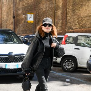 Isabelle Huppert en promenade à Rome. ©SGPItalia / Bestimage