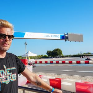 Exclusif - Benjamin Biolay lors du marathon Karting Jules Bianchi (jour 1) au circuit Paul Ricard au Castellet, France, le 6 septembre 2024. © Anne-Sophie Guebey via Bestimage