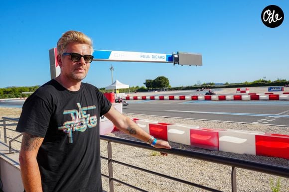 Exclusif - Benjamin Biolay lors du marathon Karting Jules Bianchi (jour 1) au circuit Paul Ricard au Castellet, France, le 6 septembre 2024. © Anne-Sophie Guebey via Bestimage