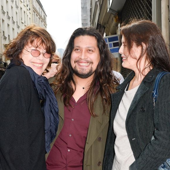 Jane Birkin, Lulu Gainsbourg et sa mère Bambou lors du lancement officiel de l'association Serge Gainsbourg au cabaret Don Camilo à Paris, le 2 avril 2017.L'association Serge Gainsbourg, représentée par sa marraine C Gainsbourg, son parrain L Gainsbourg et ses membres d'honneur J Birkin et Bambou voit enfin le jour. Cette association a pour vocation d'honorer la mémoire de l'artiste, de faire rayonner son oeuvre dans le monde, notamment auprès des nouvelles générations, et de préserver son illustre domicile du 5bis, rue de Verneuil à Paris. © Guirec Coadic/Bestimage