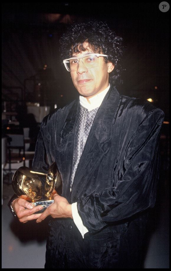 Archives - Laurent Voulzy à la cérémonie des Victoires de la musique en 1986. Récompense pour la chanson originale de l'année : "Belle-île en mer". 
Photographe : Bertrand Rindoff Petroff / Bestimage