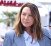 Laura Smet lors du photocall de "Surface" sur la plage du Majestic lors du festival CanneSeries saison 8 à Cannes, France, le 28 avril 2025. © Denis Guignebourg/Bestimage