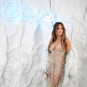 Entre deux défilés, la maman d'Emme et de Max a choisi le restaurant Loulou réputé pour sa cuisine d'inspiration italienne et son emplacement privilégié.

Jennifer Lopez arrive au défilé de mode Celia Kritharioti "Collection Haute Couture Automne/Hiver 2026-2027" lors de la Fashion Week de Paris (PFW) le 9 juillet 2026.
© Pierre Perusseau / Bestimage