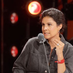 Samedi 8 août 2026, Apolline de Malherbe a partagé la peinture que son père a pu faire d’elle. 

Apolline de Malherbe - Conférence de presse de rentrée de RMC / RMC Sport saison 2021/2022 à l'Altice Campus à Paris, France, le 30 août 2021. © Christophe Clovis / Bestimage