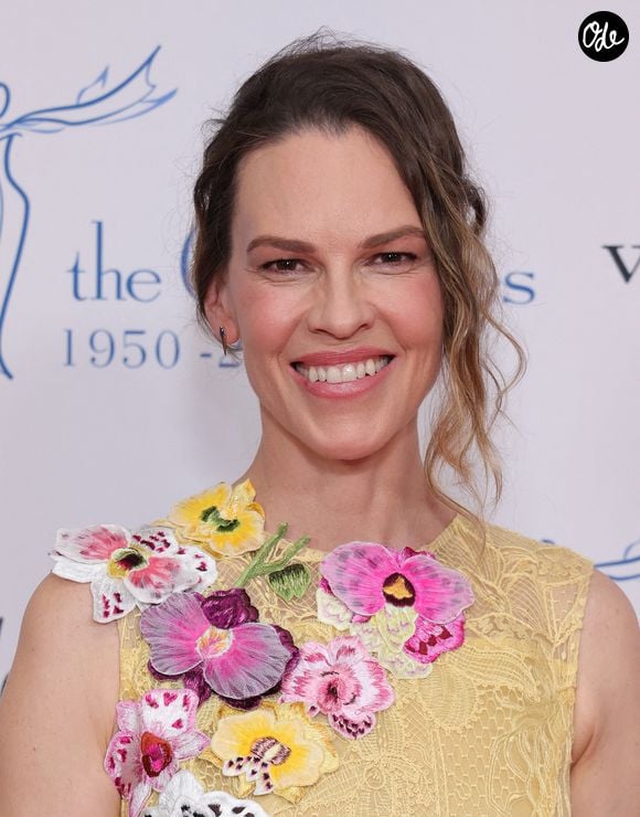 Hilary Swank lors du déjeuner annuel de printemps organisé par « The Colleague » et du défilé Oscar de la Renta au Beverly Wilshire, un hôtel Four Seasons situé à Beverly Hills, en Californie (États-Unis), le 8 mai 2025. Photo de Fati S/ABACAPRESS.COM