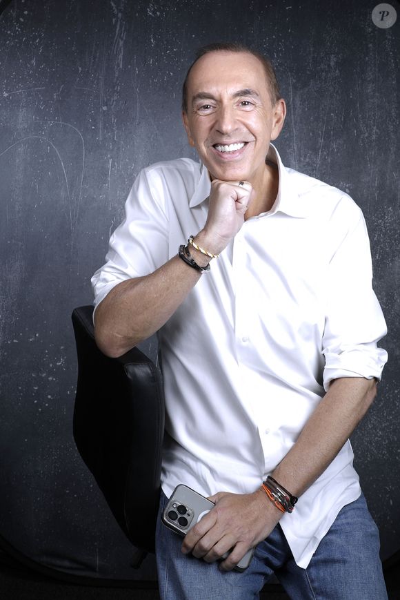 Le 9 février 2026, Jean‑Marc Morandini a annoncé sur X qu’il se retirait de l’antenne, souhaitant « rétablir le calme nécessaire au travail de la rédaction » et ne pas devenir un problème pour ses équipes.

Exclusif - Portrait de Jean-Marc Morandini à Paris, le 11 juin 2025.
© Cédric Perrin/Bestimage