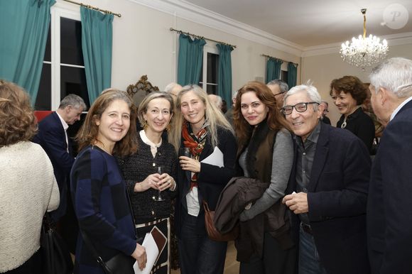 Exclusif - Anne-Claire Klehe, Virginie Chabaud, Constance Baudry, Elodie Monchicourt et Boualem Sansal - M.L.D.Lacharrière recevait B.Sansal pour le premier dîner de la Revue des Deux Mondes de l'année - De nouveau libre, B.Sansal répondait à l'invitation de M.L.D.Lacharrière à venir témoigner, lançant ainsi un appel à s'engager en faveur de la transmission et à raviver l'esprit des Lumières.
 
Un discours à la fois touchant et inspirant pour la grande assemblée venue écouter l'écrivain ce soir-là. La culture et surtout les lettres étaient naturellement largement représentées, avec l'ancienne ministre R.Bachelot, le Chancelier de l'Institut de F.X Darcos, le président de la Fondation de France P.Sellal, l'écrivain et prix Goncourt 2024 K.Daoud, l'historien de l'art et académicien des beaux-arts A.Goetz, les éditorialistes F.O Giesbert et F.d'Orcival, ou encore la productrice Y.Benguigui.
 
La porte-parole du Gouvernement M.Bregeon, mais aussi les ambassadeurs du Brésil et de Suisse assistaient également à cette soirée exceptionnelle, dédiée à la liberté et à l'engagement. Paris le 20/01/2026.
© Jack Tribeca / Bestimage