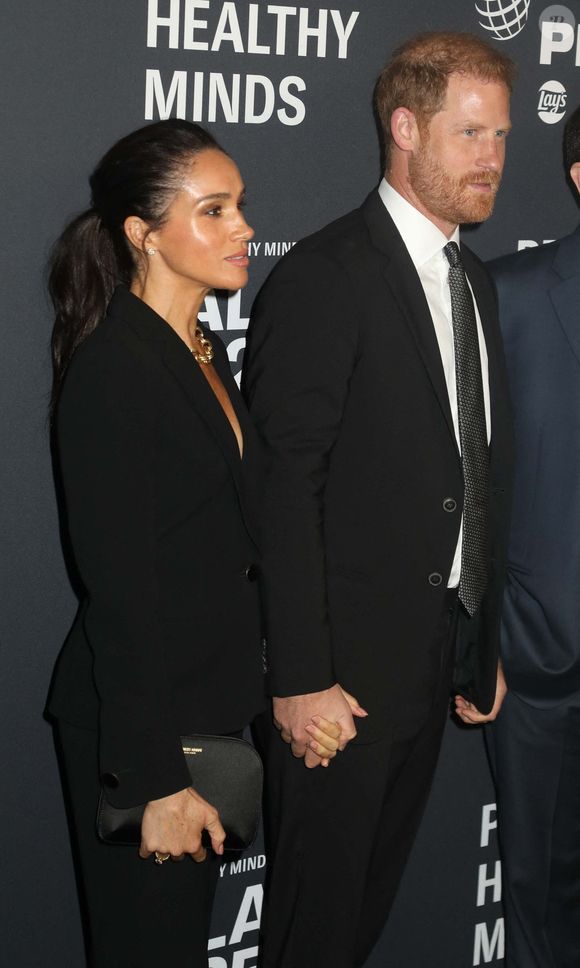 Dans son discours, Meghan Markle a confié qu'elle faisait très attention à Archie et Lilibet. 

Le prince Harry, duc de Sussex et Meghan Markle, duchesse de Sussex, lors du 3ème gala annuel du projet "Healthy Minds" aux Spring Studios à New York, le 9 octobre 2025. Photo : Zuma Press / Bestimage