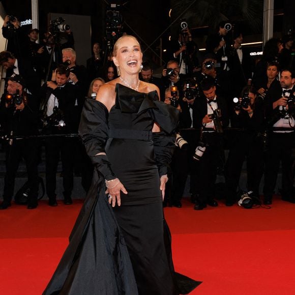 Sharon Stone (Montre Audemars Piguet) - Montée des marches du film " Diamond " lors du 79ème Festival International du Film de Cannes, le 19 mai 2026. © Jacovides-Moreau / Bestimage