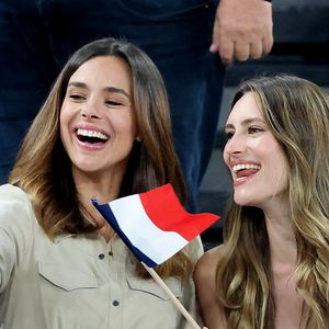 Mais l'ancienne miss Bourgogne, dont la sœur Lou-Anne a suivi le même chemin qu'elle huit ans plus tard, a en effet publié un message, sur Instagram, où elle confie être en pleine réflexion.

Marine Lorphelin, Miss France 2013 et sa soeur Lou-Anne lors du quart de finale basket féminin France / Allemagne lors des jeux olympiques Paris 2024 (JO 2024) le 7 août 2024. © Jacovides / Perusseau / Bestimage