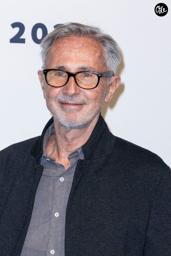 Thierry Lhermitte – Photocall du dîner des Révélations César 2026 à l'Elysée Montmartre à Paris, France, le 19 janvier 2026. © Olivier Borde / Bestimage # Photocall for the César 2026 Revelations dinner at the Elysée Montmartre in Paris, France, on 19 January 2026