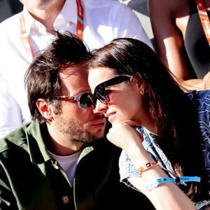 Vianney et sa femme Catherine Robert - Célébrités dans les tribunes des Internationaux de France de tennis de Roland Garros 2024 à Paris le 7 juin 2024.  © Jacovides-Moreau/Bestimage