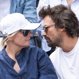 Anne-Élisabeth Lemoine et Bertrand Chameroy en tribunes lors des Internationaux de France de Tennis de Roland Garros 2025, à Paris, France, le 7 juin 2025. © Cyril Moreau/Bestimage