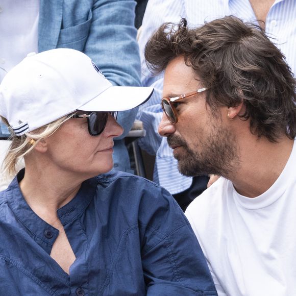 Anne-Élisabeth Lemoine et Bertrand Chameroy en tribunes lors des Internationaux de France de Tennis de Roland Garros 2025, à Paris, France, le 7 juin 2025. © Cyril Moreau/Bestimage
