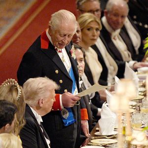 Les agents secrets américains auraient perturbé la préparation du dîner

Donald J. Trump (président des Etats-Unis) et la Première dame Melania Trump, le roi Charles III d'Angleterre et Camilla Parker Bowles, reine consort d'Angleterre, le prince William, prince de Galles, et Catherine (Kate) Middleton, princesse de Galles, lors du banquet d'Etat au chateau de Windsor en l'honneur de la visite officielle de président Donald Trump et de la Première dame Melania au Royaume-Uni. Photo par Aaron Chown/WPA-Pool