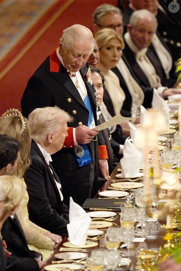 Les agents secrets américains auraient perturbé la préparation du dîner

Donald J. Trump (président des Etats-Unis) et la Première dame Melania Trump, le roi Charles III d'Angleterre et Camilla Parker Bowles, reine consort d'Angleterre, le prince William, prince de Galles, et Catherine (Kate) Middleton, princesse de Galles, lors du banquet d'Etat au chateau de Windsor en l'honneur de la visite officielle de président Donald Trump et de la Première dame Melania au Royaume-Uni. Photo par Aaron Chown/WPA-Pool