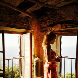 Léa Salamé en vacances en Corse avec famille et amis.