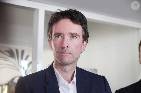 Antoine a été directeur de la communication chez Louis Vuitton, PDG de Berluti, puis président de Loro Piana, et supervise l’image et le développement durable.

 Antoine Arnault - Conférence de presse lors d'une visite du siège de l'association caritative des Restos du Cœur , à Paris, le 5 septembre 2023.

© Jonathan Rebboah / Panoramic / Bestimage