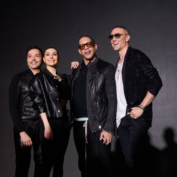 (De gauche à droite) Kamel Ouali, Candice Pascal, Joey Starr et Maxime Dereymez posent après le défilé On Aura Tout Vu Haute Couture Printemps/Été 2022 dans le cadre de la semaine de la mode à Paris au Paradis Latin le 25 janvier 2022 à Paris, France.  Photo Julie Sebadelha/ABACAPRESS.COM