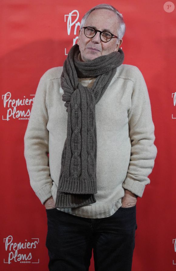 Il évoque le concept de “récompense” pour ceux qui ne polluent pas, dénonçant selon lui un système injuste.

Photocall de Fabrice Luchini venu présenter en avant-première le film "Victor comme tout le monde" lors du 38ème Festival Premiers Plans à Angers, France, le 17 janvier 2026. © Laurent Lairys/Psnewz/Bestimage