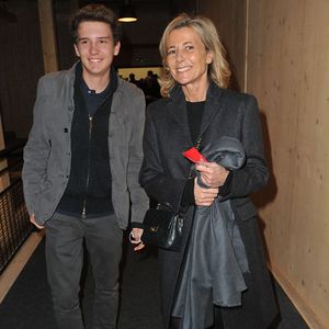 Claire Chazal et son fils François à l'inauguration du théâtre éphemère de la Comédie Française le 9 janvier 2012 -© Agence Bestimage