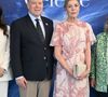 Albert II de Monaco portait une fleur à la boutonnière et une cravate aux motifs floraux.

Le prince Albert II de Monaco, la princesse Caroline de Hanovre et Melanie De Massy guidés par la vice présidente du Garden Club Mme Cécilia Casiraghi ont inauguré le 57ème Concours International de Bouquets à Monaco, le 9 mai 2025.© Bruno Bebert/Bestimage