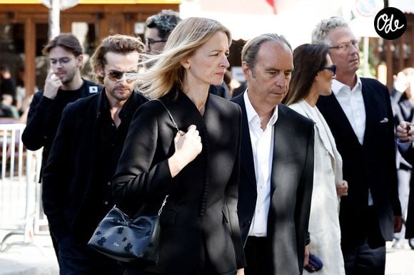 Delphine Arnault et son compagnon Xavier Niel - Arrivées aux obsèques de Nicolas Altmayer en l’Église de Saint-Germain-des-Prés à Paris le 31 aout 2026. © Dominique Jacovides-Cyril Moreau/Bestimage