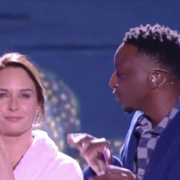 Ensemble, ils miment un couple se préparant dans la salle de bain, scène du quotidien empreinte de tendresse et d’humour. 

"La Chanson secrète" : Kad Merad était l'invité de l'émission avec Michèle Laroque le 26 décembre 2025 TF1