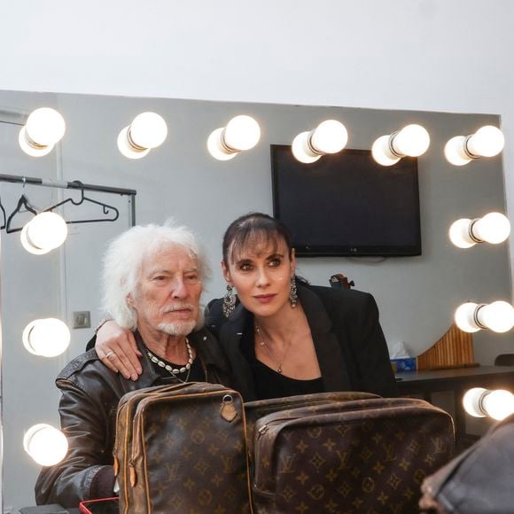 Exclusif - Hugues Aufray et sa femme Murielle en backstage du concert de Hugues Aufray au Le Dôme de Paris - Palais des Sports le 9 novembre 2025. 

© Jack Tribeca / Bestimage