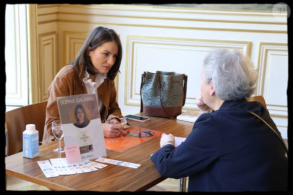 Exclusif - Sophie Galabru - Rachida Dati vient saluer les auteurs et le public de la 11ème édition du Salon du Livre à la Mairie du 7ème arrondissement de Paris le 5 avril 2025.

© Alain Guizard / Bestimage