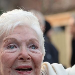 Line Renaud - Line Renaud, 97 ans, a inauguré un jardin public qui porte son nom, à Lille, France, le mercredi 17 décembre 2025. © Claude Dubourg/Bestimage
