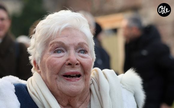 Line Renaud - Line Renaud, 97 ans, a inauguré un jardin public qui porte son nom, à Lille, France, le mercredi 17 décembre 2025. © Claude Dubourg/Bestimage